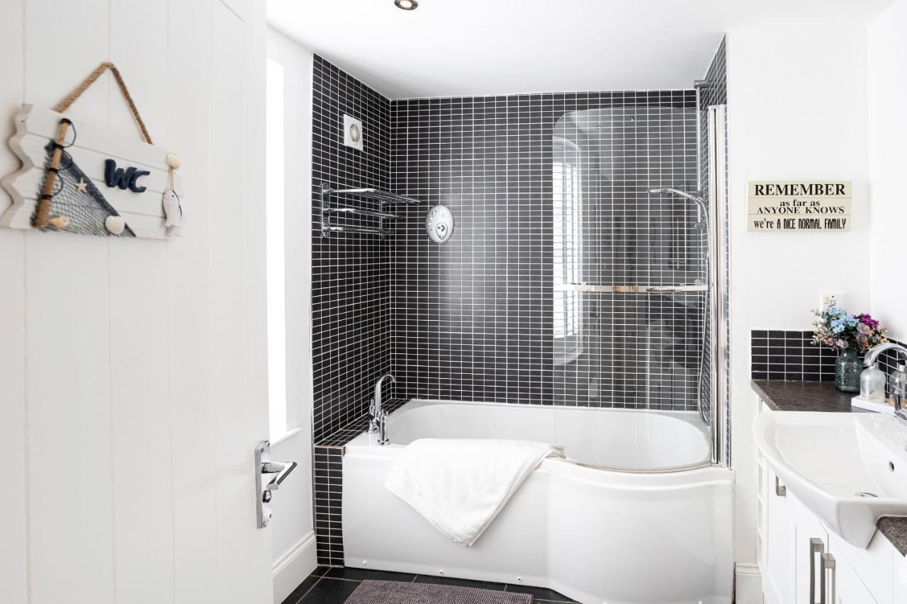 Finest Retreats - Lighthouse Cottage Rampside Eksteriør bilde